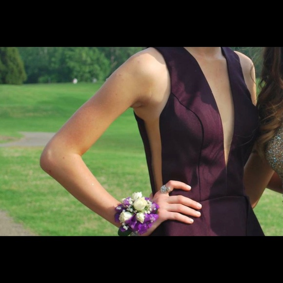 Elegant dark purple formal gown great for prom - Picture 2 of 8
